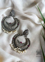 Load image into Gallery viewer, Chandrika Earrings