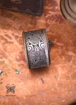 Load image into Gallery viewer, Nazima handcuff