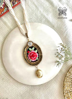 Load image into Gallery viewer, Gul-Pendant