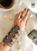 Load image into Gallery viewer, Hasrat-Handcuff