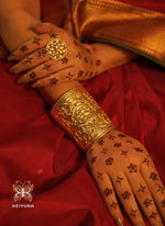 Load image into Gallery viewer, Nritya Handcuff (Small)