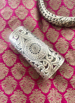 Load image into Gallery viewer, Nritya Handcuff