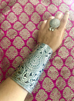 Load image into Gallery viewer, Nritya Handcuff