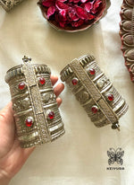 Load image into Gallery viewer, Nusrat Handcuff