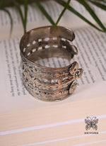 Load image into Gallery viewer, Ruqaiya Handcuff