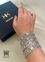 Load image into Gallery viewer, Sampada Bangle