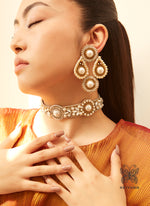 Load image into Gallery viewer, Shyla-Earrings-&-nacklace-last-image
