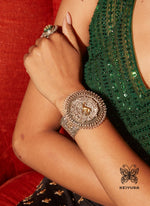 Load image into Gallery viewer, Vanya Handcuff