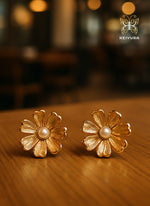 Load image into Gallery viewer, Liza Bloom Earrings