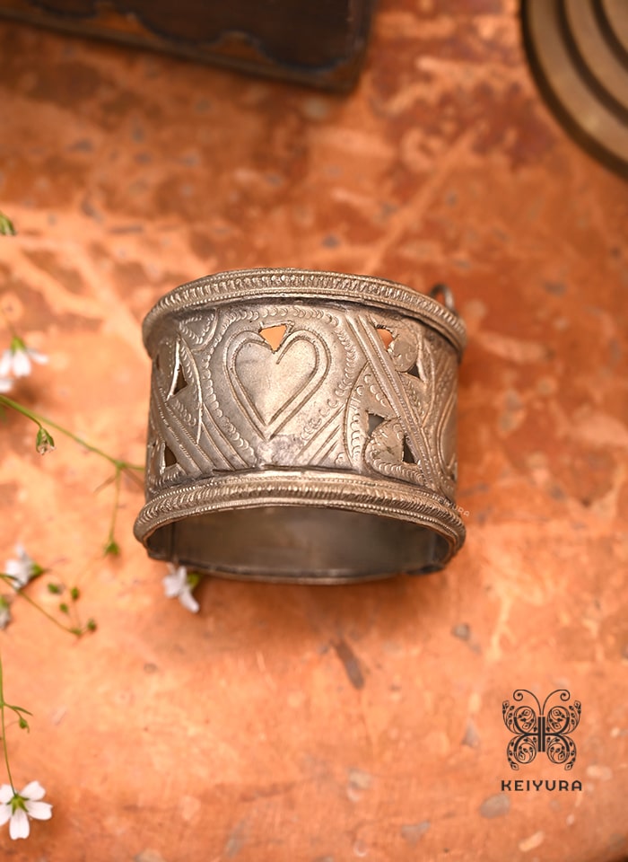 Zareen Handcuff