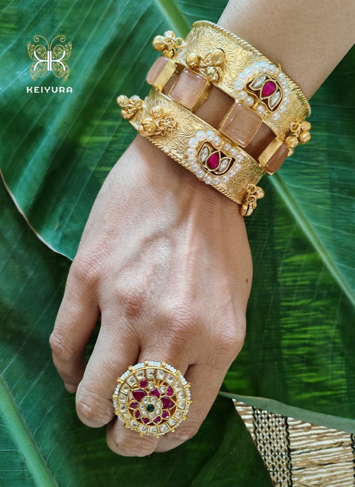 Anandhi Handcuff