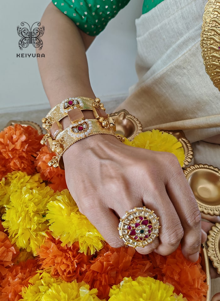 Anandhi Handcuff