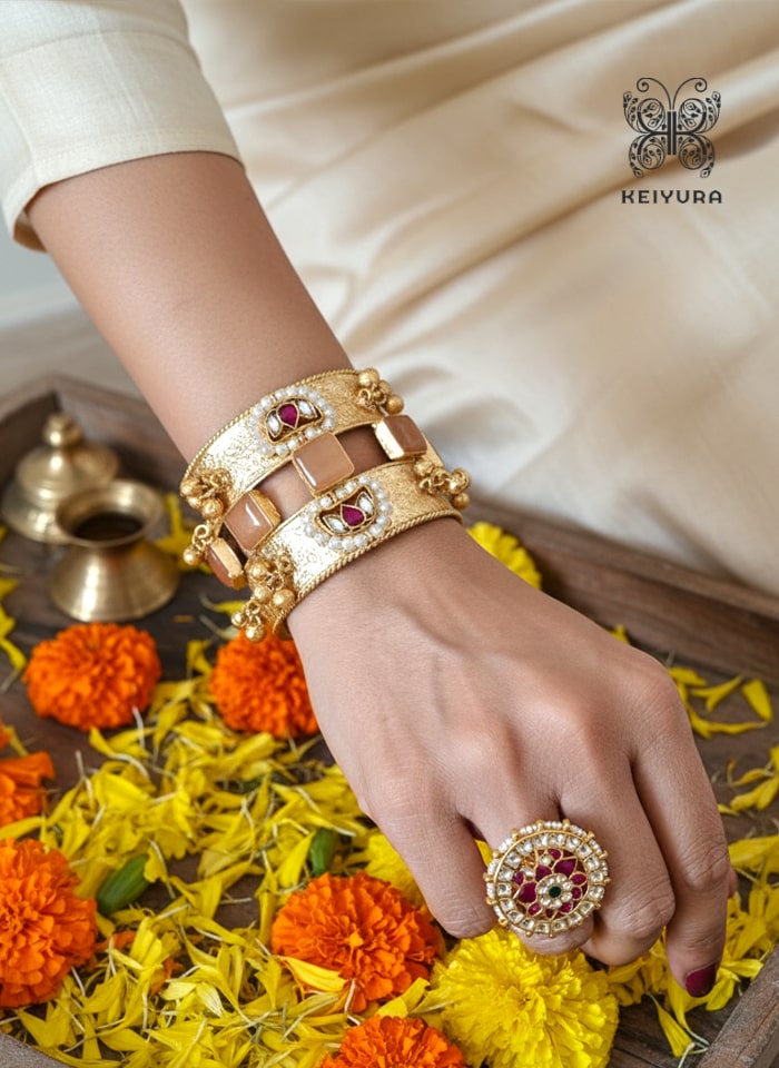 Anandhi Handcuff