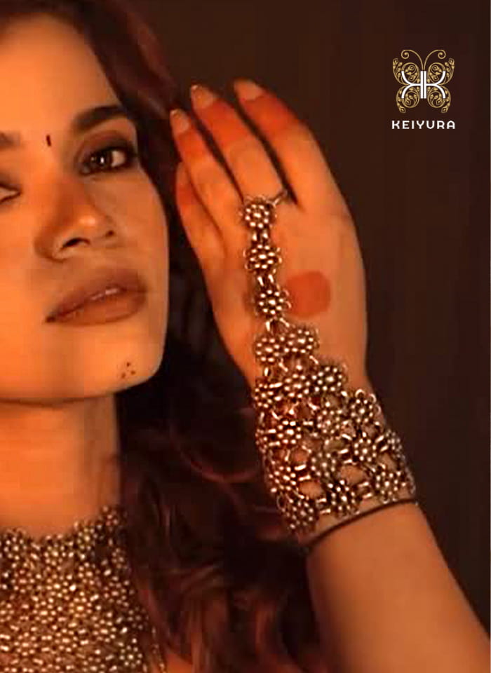 Avantika Hathphool (Silver)