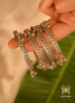Load image into Gallery viewer, Ghungroo Bangles ( Set of 4 ) 