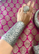 Load image into Gallery viewer, Jharokha Handcuff
