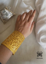 Load image into Gallery viewer, Jharokha Handcuff (Gold)