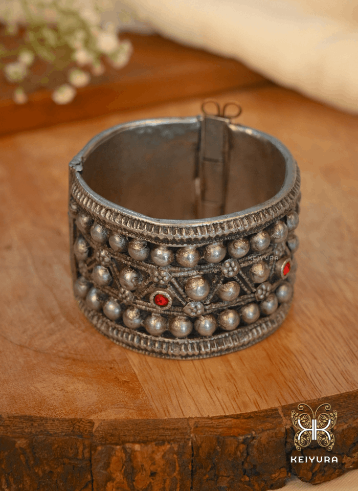 Kasmara Handcuff
