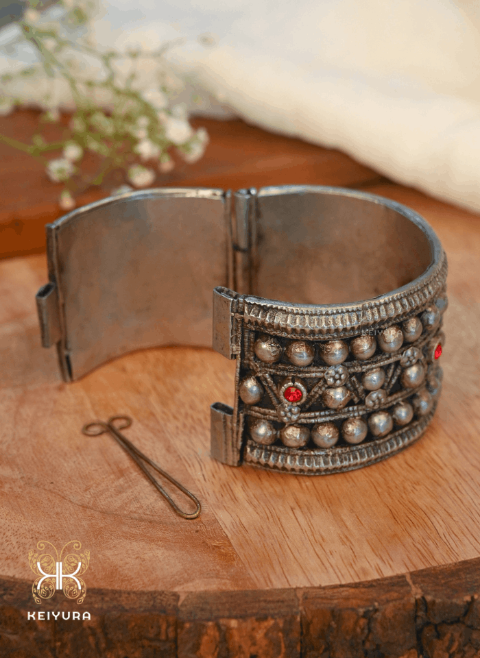 Kasmara Handcuff