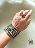 Load image into Gallery viewer, Kasmara Handcuff