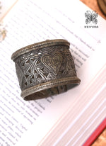 Load image into Gallery viewer, Zarifa Handcuff
