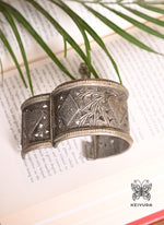Load image into Gallery viewer, Zarifa Handcuff
