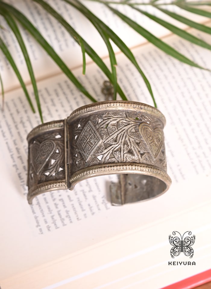 Zarifa Handcuff