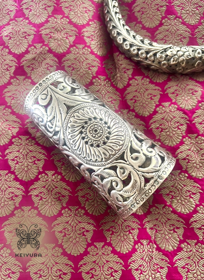 Nritya Handcuff