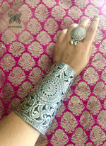 Load image into Gallery viewer, Nritya Handcuff
