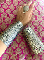 Load image into Gallery viewer, Nritya Handcuff
