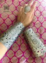 Load image into Gallery viewer, Nritya Handcuff
