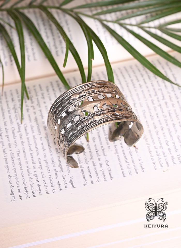 Ruqaiya Handcuff