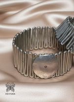 Load image into Gallery viewer, Tiara Bracelet (Large)