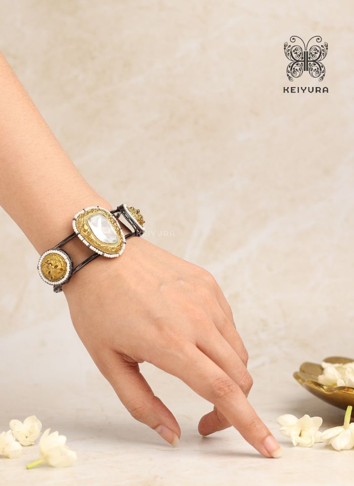 Vanya Bracelet 1