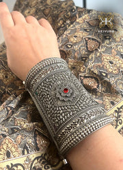 Apsara Handcuff