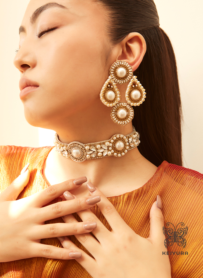 Shyla-Earrings-&-nacklace-last-image